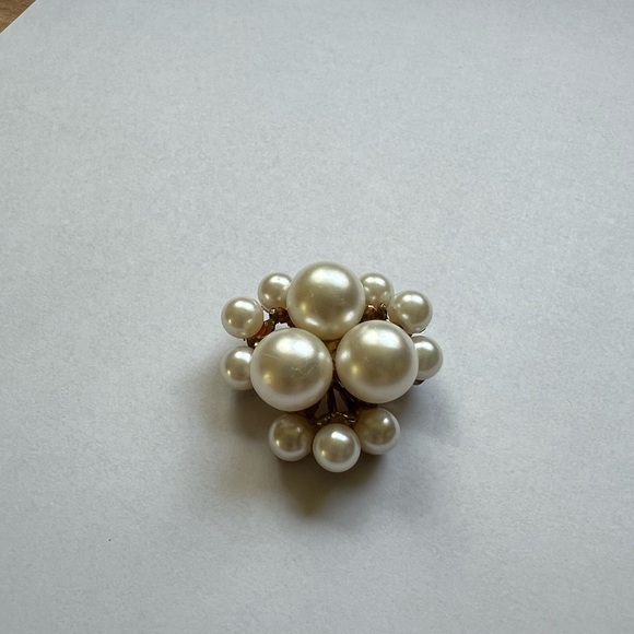 Vintage Style Pearl Cluster Brooch - Picture 4 of 8